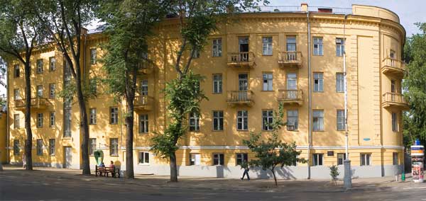 Здание ТКМП со стороны ул. Петровской. 
Фото Захарова А.М.